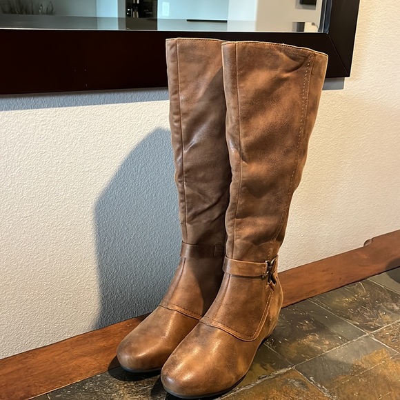 YUU Vegan leather brown boots riding size 9Wide Calf man-made material Like New - Picture 2 of 6